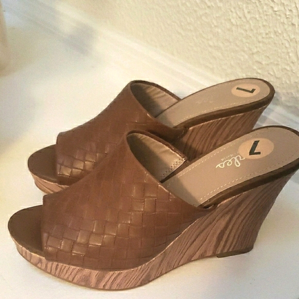 CHARLES DAVID Launder Woven Wedge Sandals Platform 3.75”H Heels